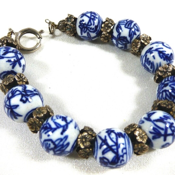 VTG White & Blue Round Porcelain beads silver tone spacers clasp bracelet 8"L - Picture 2 of 9